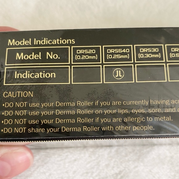 FREE ADD ON ✨ NEW Microneedle Derma Roller .25 mm - Picture 5 of 5